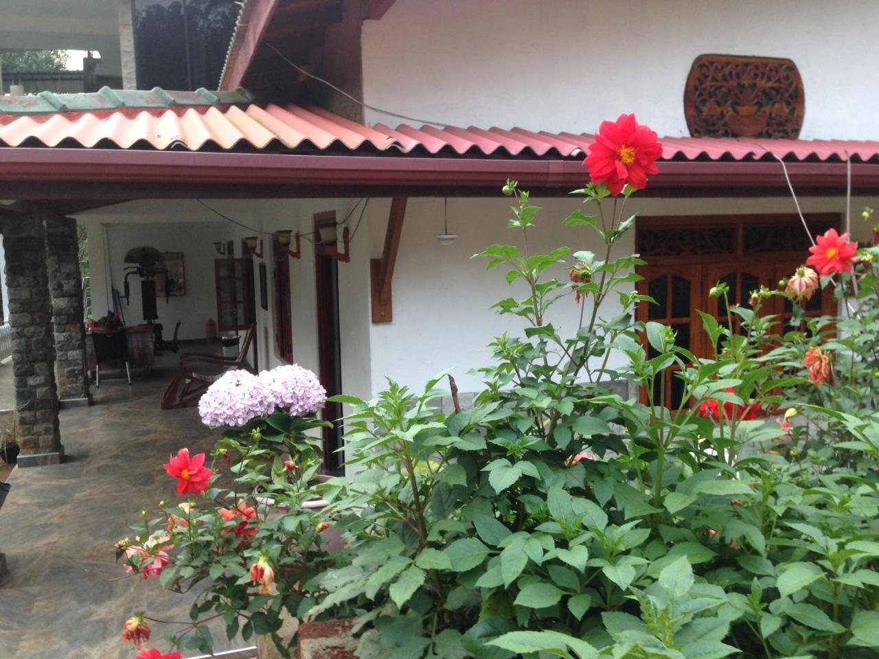 Hamadhi Guest Hotel Haldummulla Exterior photo